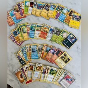 Pokemon Eeletrik, Boltund, Trainer Trading Cards Bundle